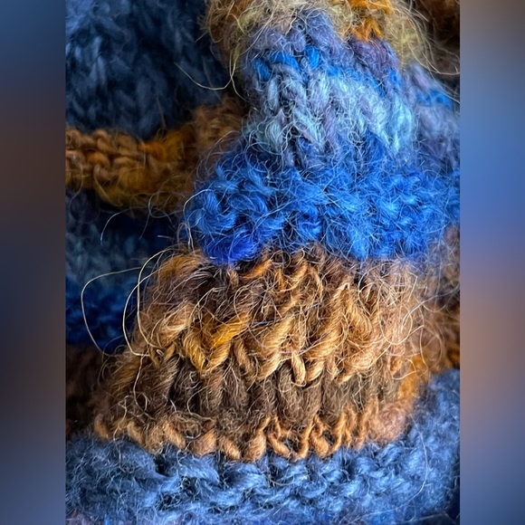 Hand spun wool, hand knit hat in beautiful colors of blue and rust. Beanie style - Picture 7 of 8